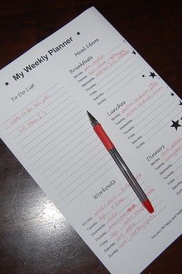 weekly planner with places to put your daily meal plans